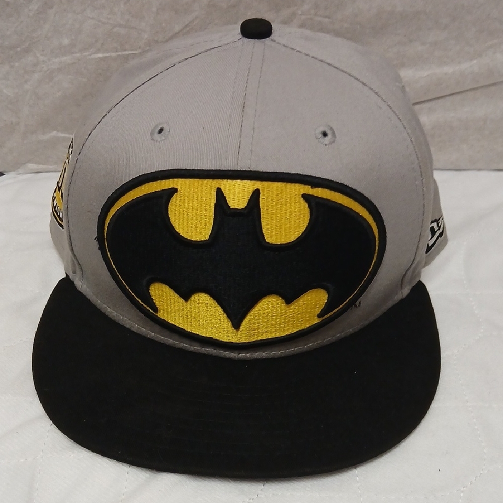 TM & DC COMICS s(14) ONE SIZE FITS MOST DARK KNIGHT BATMAN HAT NWOT